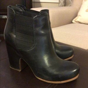 Kork-Ease Booties in Black Leather Size 6